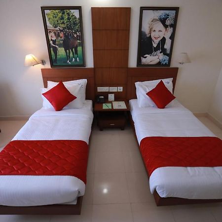Hotel Peninsula Thrissur Eksteriør billede