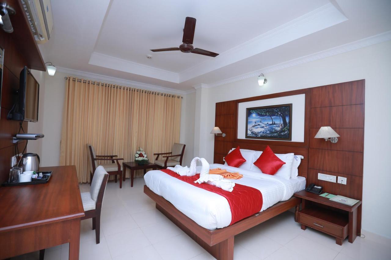 Hotel Peninsula Thrissur Eksteriør billede