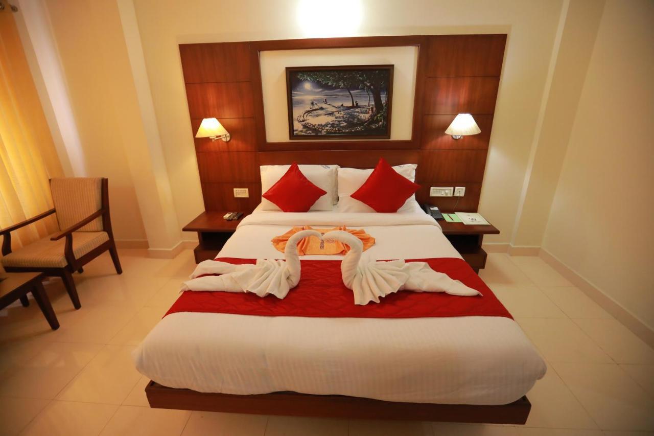 Hotel Peninsula Thrissur Eksteriør billede