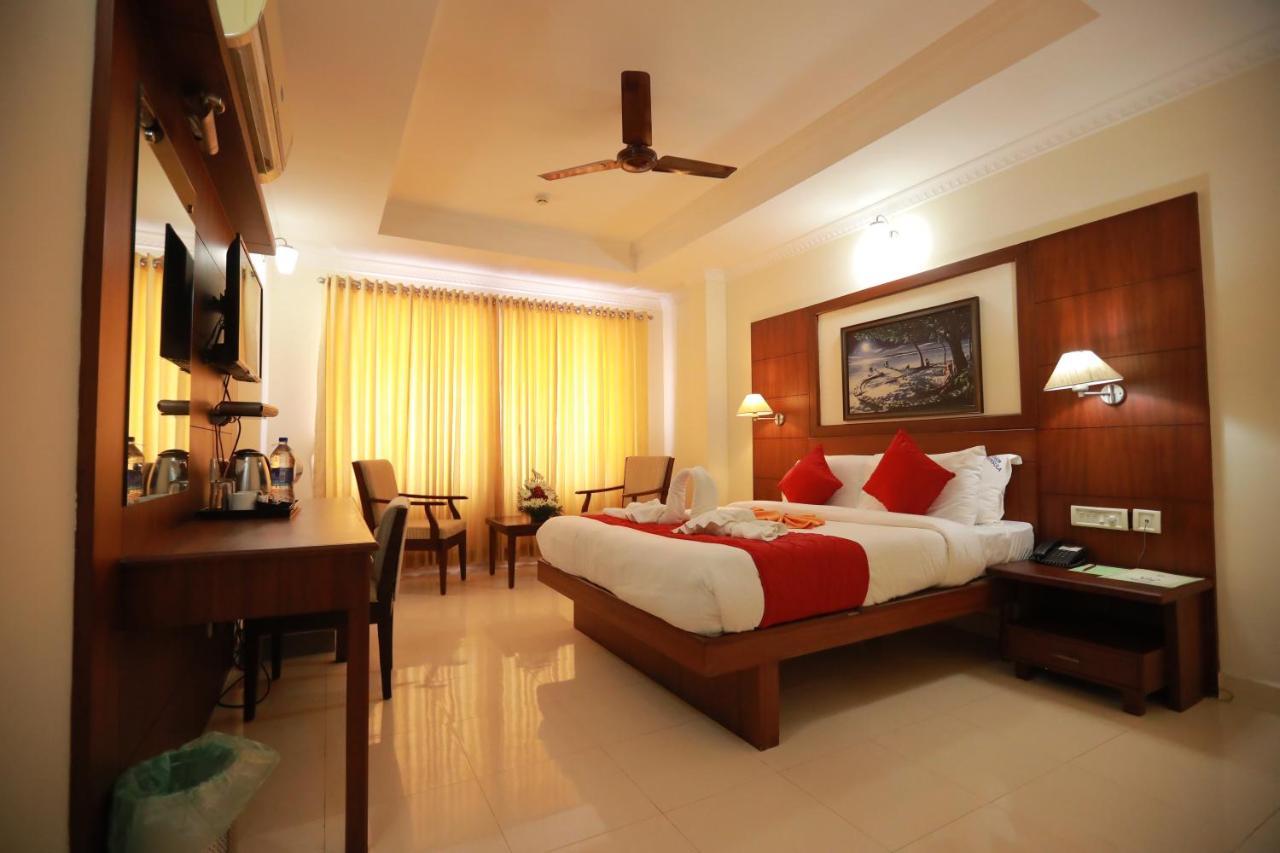 Hotel Peninsula Thrissur Eksteriør billede
