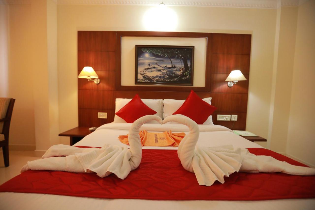 Hotel Peninsula Thrissur Eksteriør billede