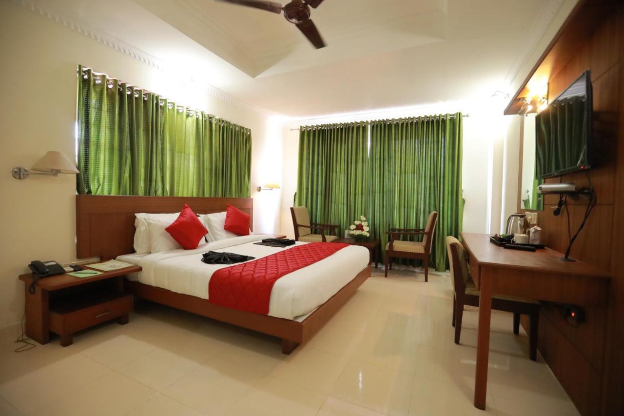 Hotel Peninsula Thrissur Eksteriør billede