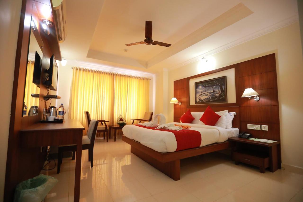 Hotel Peninsula Thrissur Eksteriør billede
